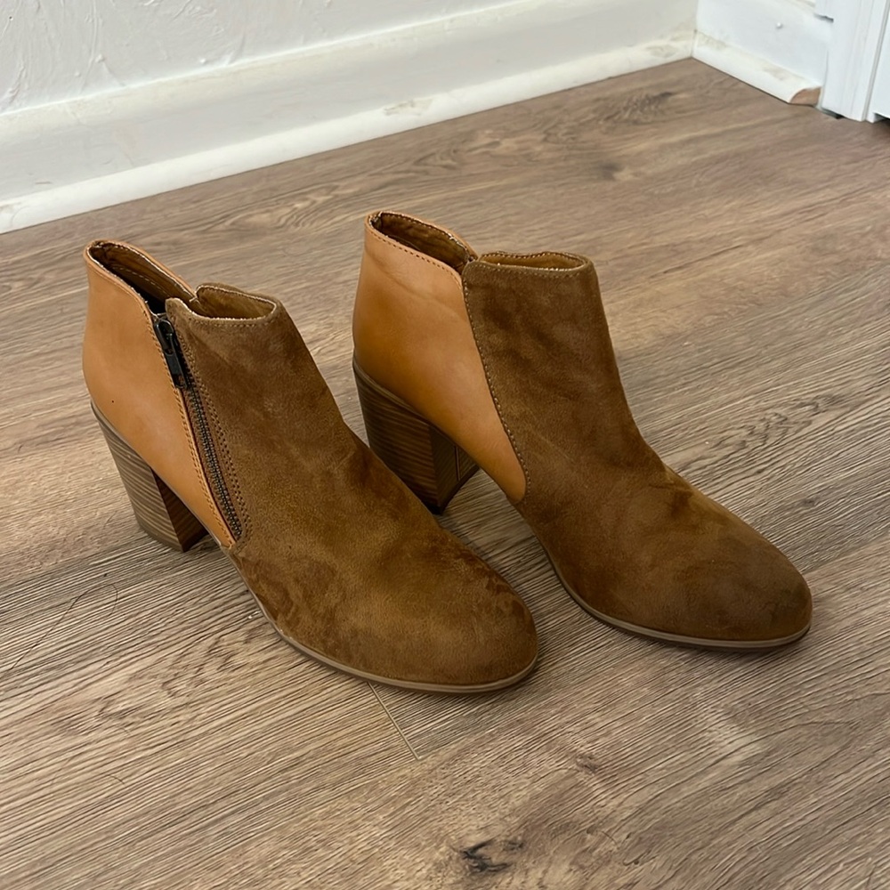 Block ankle boot heel